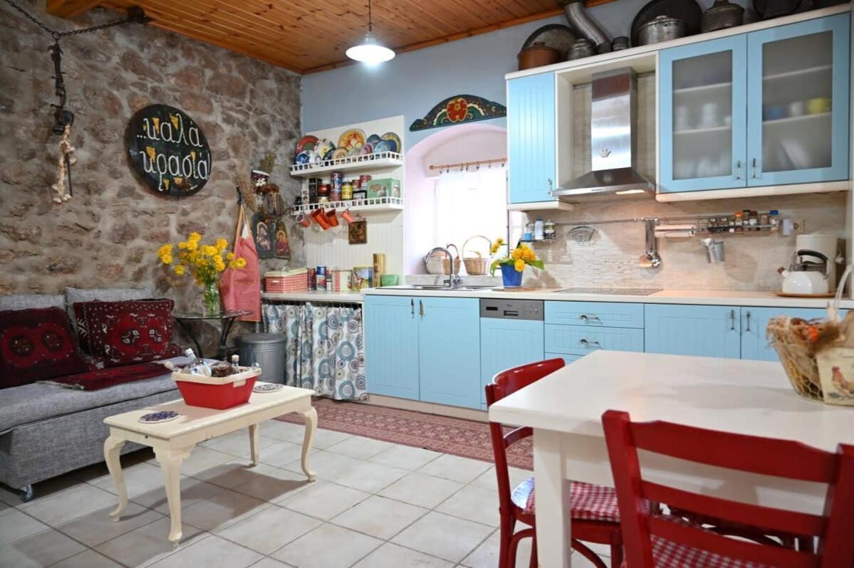 Kalavrita Winter Retreat - Homely Spacious Chalet Áno Vlasía エクステリア 写真
