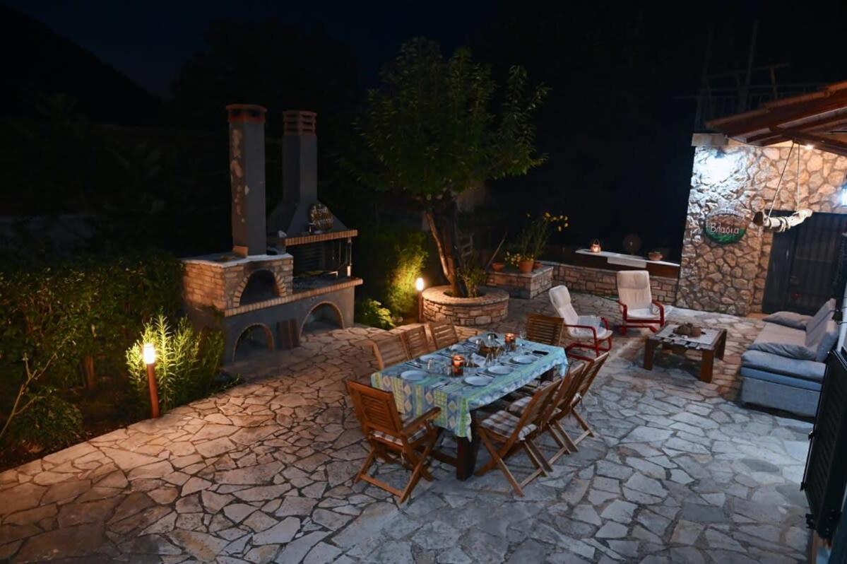 Kalavrita Winter Retreat - Homely Spacious Chalet Áno Vlasía エクステリア 写真