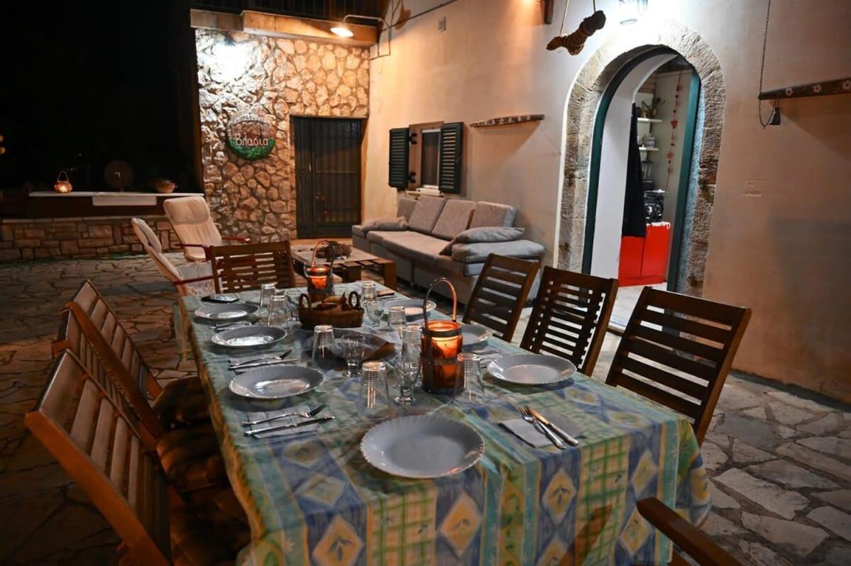 Kalavrita Winter Retreat - Homely Spacious Chalet Áno Vlasía エクステリア 写真